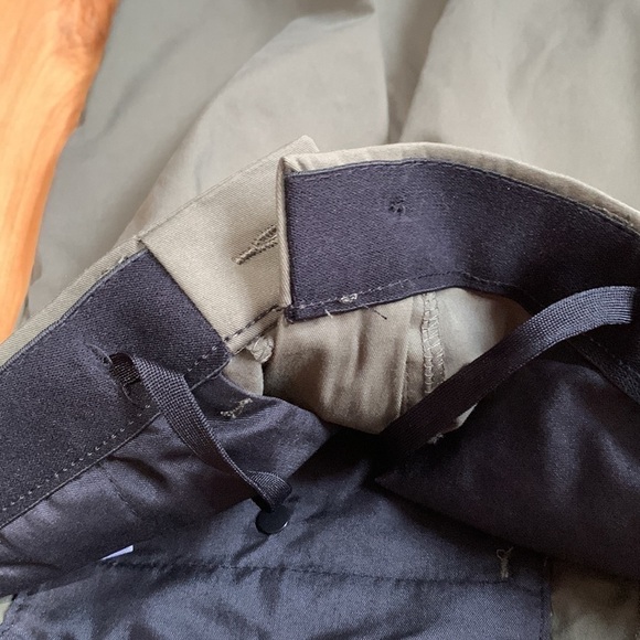 Goodfellow & CO olive green short 28 adjustable waist and stretchy bermuda - Picture 9 of 9